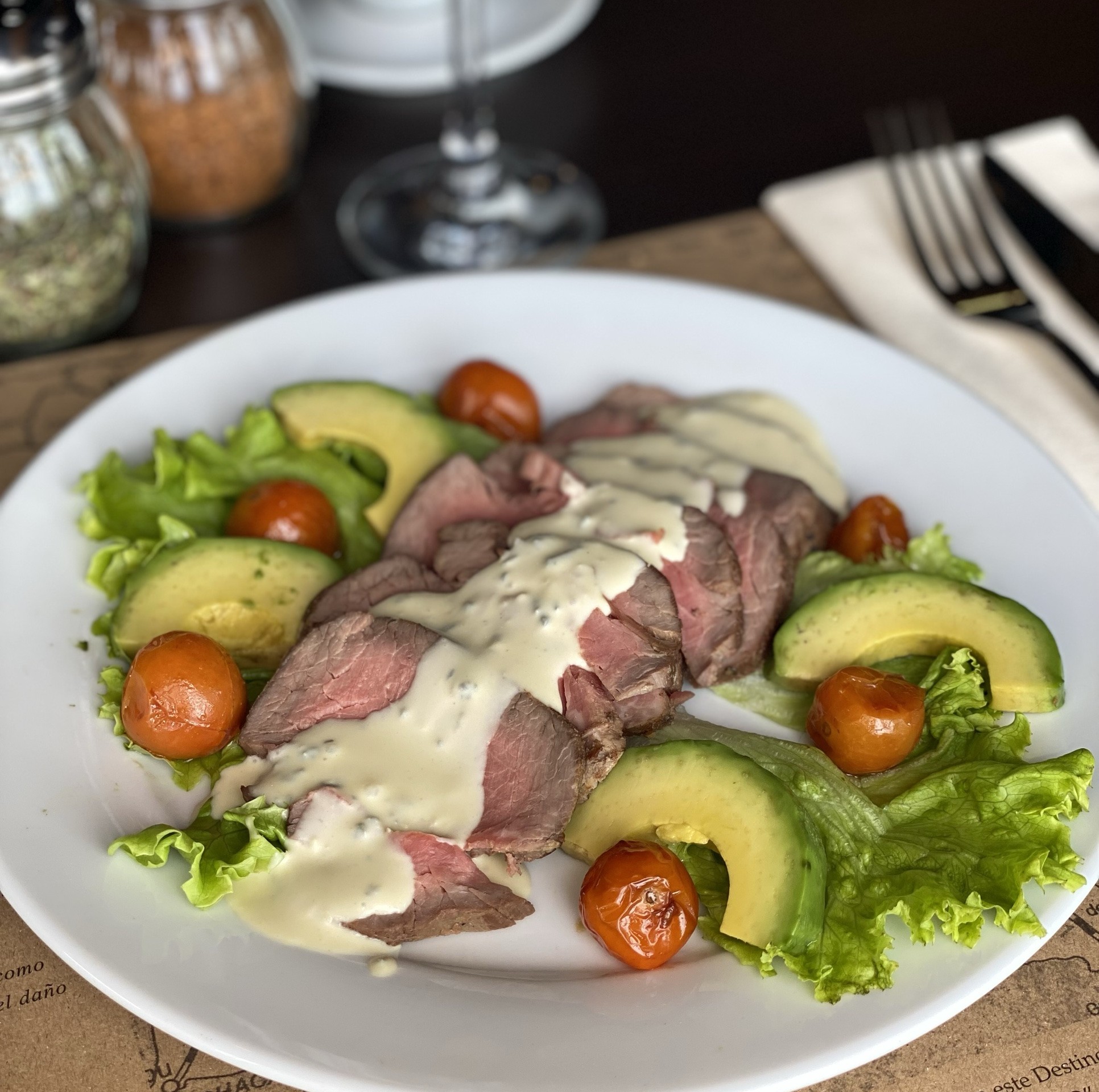 Roast beef con palta